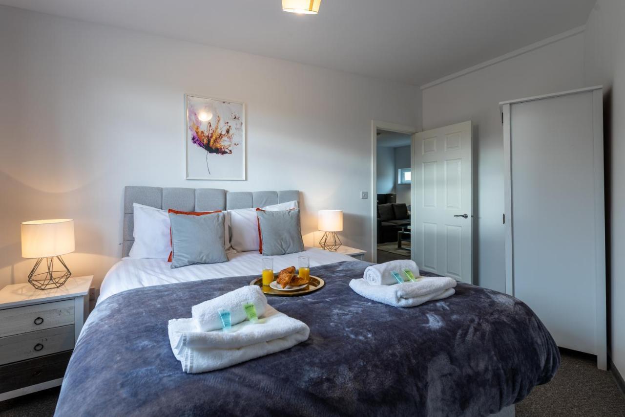 The Eldern - Spacious, Netflix, Free Parking, Close To A1 Петербург Экстерьер фото
