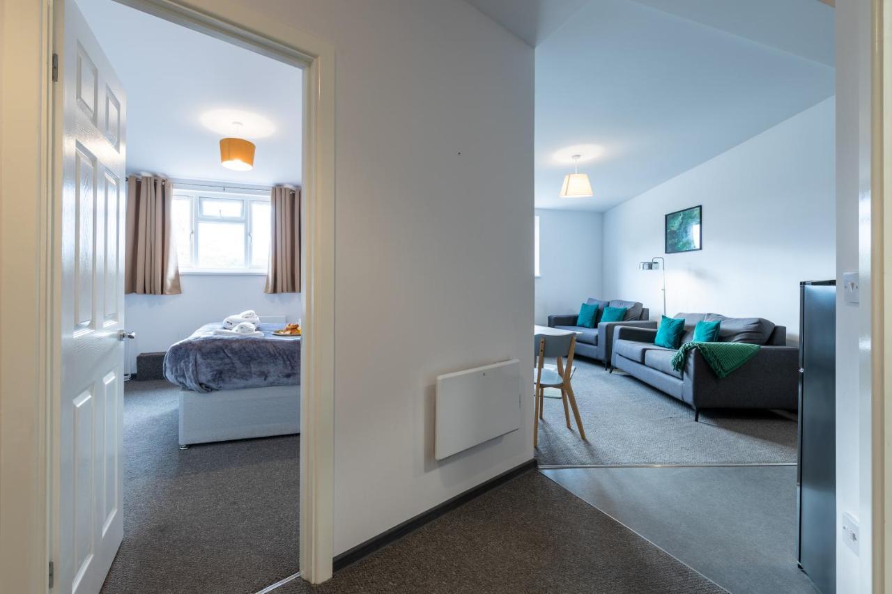 The Eldern - Spacious, Netflix, Free Parking, Close To A1 Петербург Экстерьер фото