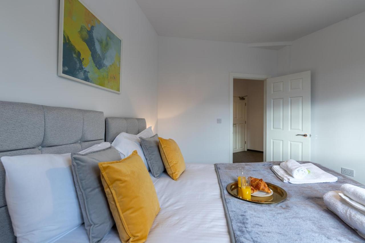 The Eldern - Spacious, Netflix, Free Parking, Close To A1 Петербург Экстерьер фото