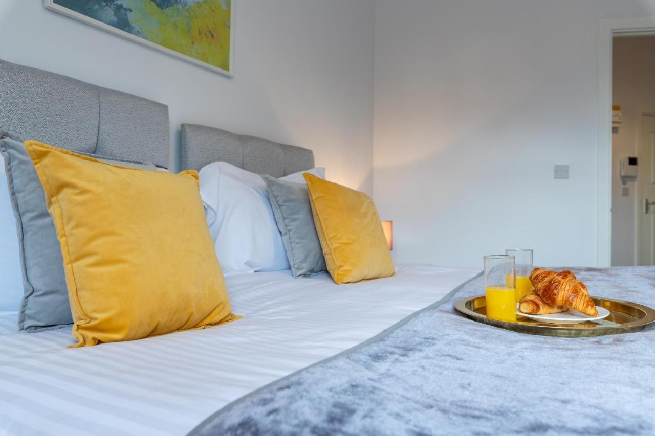 The Eldern - Spacious, Netflix, Free Parking, Close To A1 Петербург Экстерьер фото